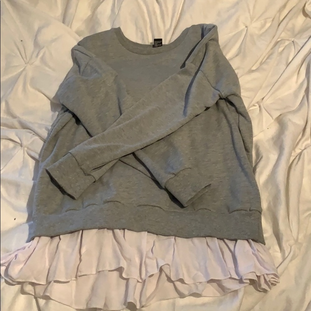 Gray sweatshirt with white frilled detailing